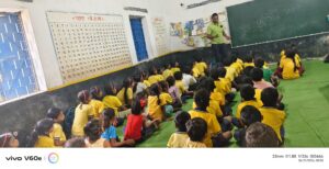 छुट्टी में भी टिफिन लेकर पढ़ने आते हैं बच्चे, सरकारी स्कूल बना शिक्षा का आदर्श केंद्र